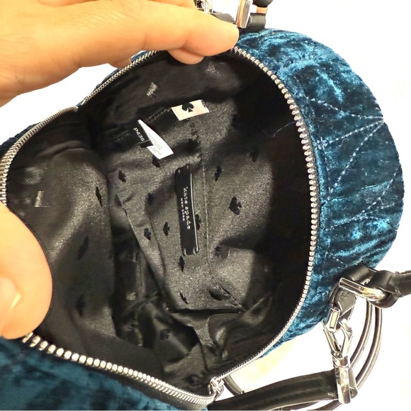 osprey backpack customer service Daylite JS00TDH6-2017-GJ1 Colour:Black/Gold New Mickey Mouse Disney